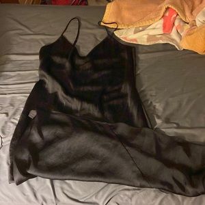 Only slip midi in black